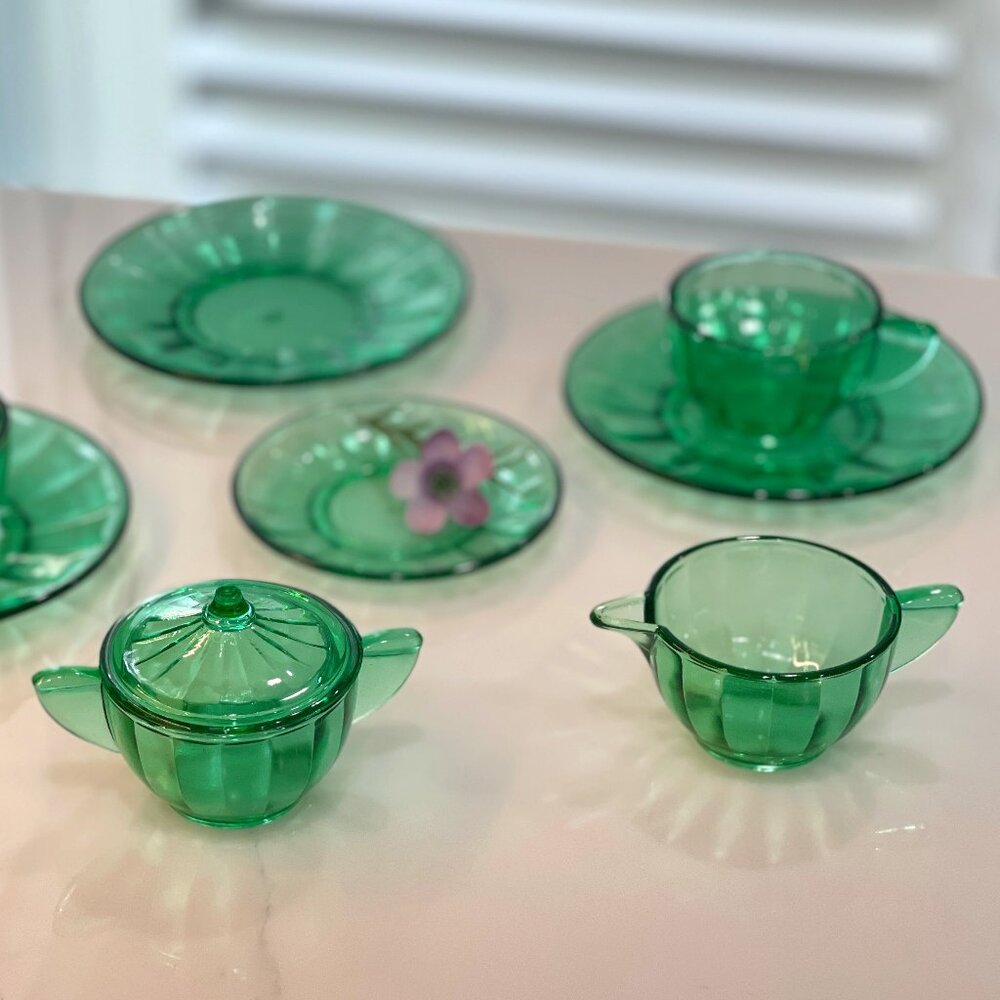 1930s Akro Agate Uranium Glass Espresso-Sized Glass Set - Picture 5 of 15